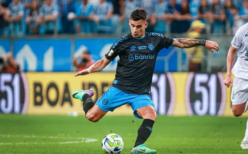 BA – PORTO ALEGRE – 30/11/2023 – BRASILEIRO A 2023, GREMIO X GOIAS – Franco Cristaldo jogador do Grêmio durante partida contra o Goias no estadio Arena do Grêmio pelo campeonato Brasileiro A 2023. Foto: Maxi Franzoi/AGIF