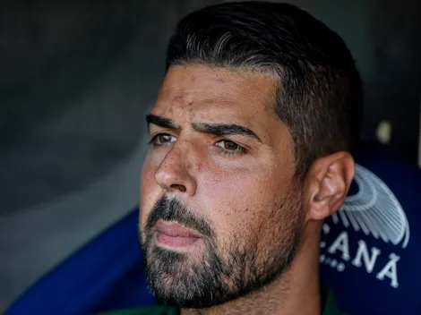 António Oliveira é informado que renegado está de saída do Corinthians 