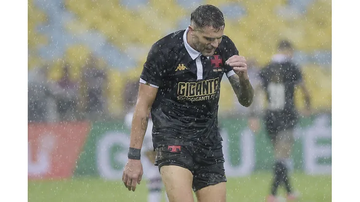Vegetti, atacante do Vasco, ficou na bronca com gol anulado no clássico - Foto: Alexandre Loureiro/AGIF