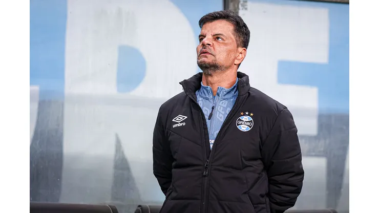 Alexandre Mendes foi quem comandou o Grêmio durante a partida. Foto: Maxi Franzoi/AGIF