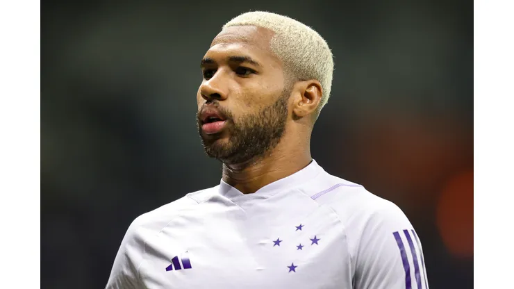 Wesley jogador do Cruzeiro durante aquecimento antes da partida contra o Fluminense no estadio Mineirao pelo campeonato BRASILEIRO A 2023. Foto: Gilson Junio/AGIF