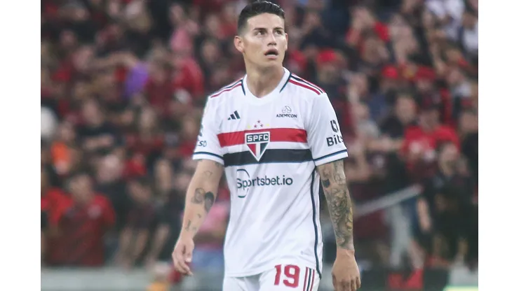 PR - CURITIBA - 29/10/2023 - BRASILEIRO A 2023, ATHLETICO-PR X SAO PAULO - James Rodriguez jogador do Sao Paulo durante partida contra o Athletico-PR no estadio Arena da Baixada pelo campeonato Brasileiro A 2023. Foto: Gabriel Machado/AGIF
