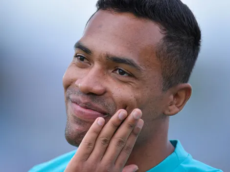 Internacional 'avança' por Alex Sandro e fator ainda impede contratação do medalhão