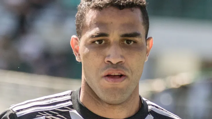 Alan Kardec jogador do Atlético-MG comemora seu gol durante partida contra o Coritiba no estádio Couto Pereira pelo campeonato Brasileiro A 2022. Foto: Robson Mafra/AGIF