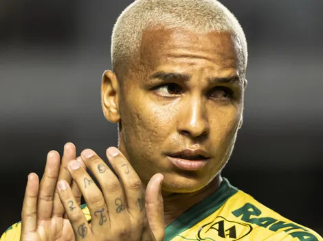 Notícia sobre Deyverson chega voando no Grêmio 