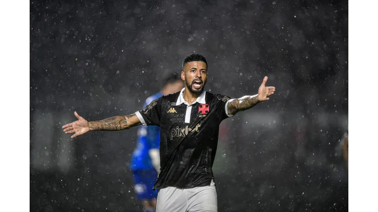 RJ - RIO DE JANEIRO - 07/10/2023 - BRASILEIRO A 2023, VASCO X SAO PAULO - Paulinho jogador do Vasco durante partida contra o Sao Paulo no estadio Sao Januario pelo campeonato Brasileiro A 2023. Foto: Thiago Ribeiro/AGIF