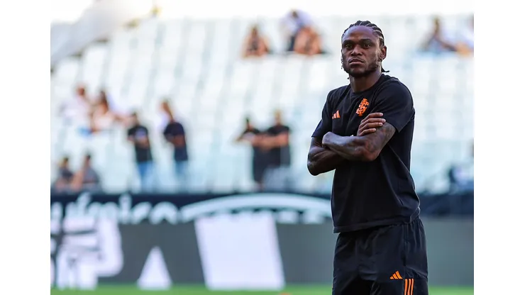 Luiz Adriano é reservar no elenco de Coudet. Foto: Fabio Giannelli/AGIF