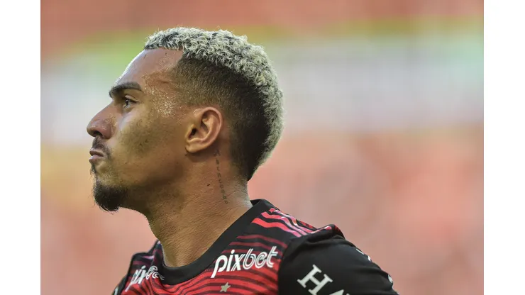 Matheuzinho jogador do Flamengo durante partida contra o Goiás no estadio Maracana pelo campeonato Brasileiro A 2022. Foto: Thiago Ribeiro/AGIF