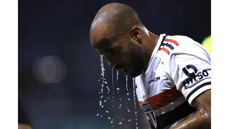 Lucas Moura ficará fora por mais 15 dias. Foto: Marcello Zambrana/AGIF