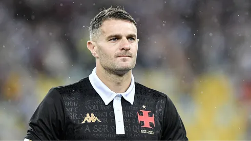 Vasco corre por jogador do Internacional e tratativas avançam, após lesão de Vegetti. Thiago Ribeiro/AGIF