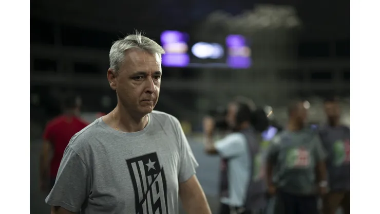 Tiago Nunes, técnico do Botafogo. Foto: Jorge Rodrigues/AGIF