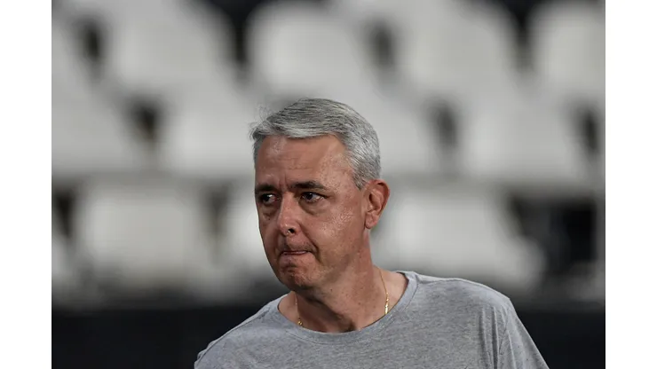 Tiago Nunes técnico do Botafogo durante partida contra o Portuguesa Rio no estadio Engenhao pelo campeonato Carioca 2024. Foto: Thiago Ribeiro/AGIF