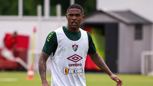 Douglas Costa não tem previsão de estreia. Foto: Marcelo Gonçalves/FFC