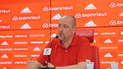 Barcellos avança em conversas com zagueiro. Foto Ricardo Duarte/Internacional