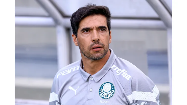 Abel Ferreira tecnico do Palmeiras durante partida contra o Botafogo-SP no estadio Arena Barueri pelo campeonato Paulista 2024. Treinador ficou 'sabendo' sobre declaração de atacante. Foto: Marcello Zambrana/AGIF
