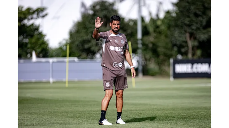 António Oliveira terá o elenco quase completo para a estreia da Sul-Americana - Foto: Leonardo Lima/AGIF