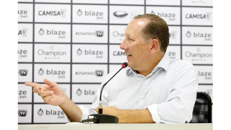 Foto: Vitor Silva/Botafogo - John Textor durante entrevista coletiva no Botafogo.