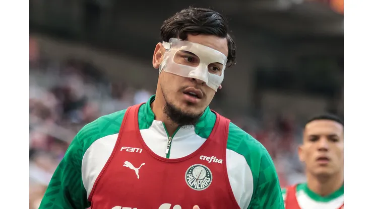 Gustavo Gómez jogador do Palmeiras durante aquecimento antes da partida contra o Athletico-PR no estadio Arena da Baixada pelo campeonato Brasileiro A 2023. Defensor esboçou a grande final. Foto: Robson Mafra/AGIF