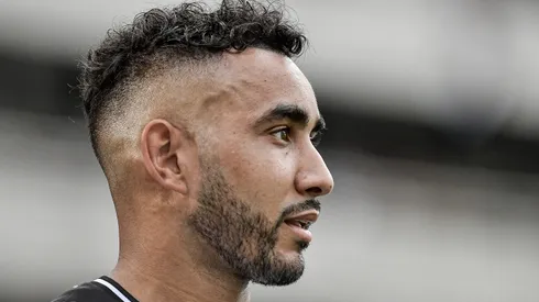 Payet jogador do Vasco durante partida contra o Botafogo no estadio Engenhao pelo campeonato Carioca 2024. Meia pode ganhar novo parça no elenco. Foto: Thiago Ribeiro/AGIF