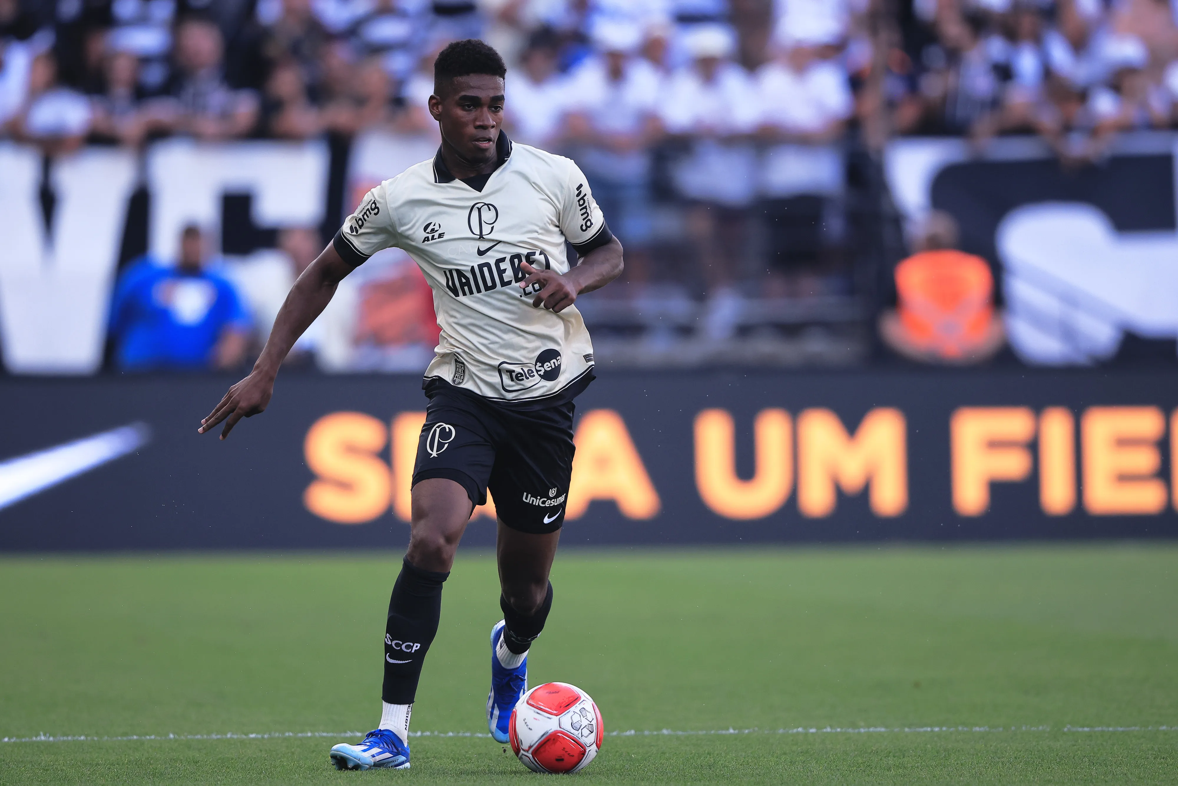 Felix Torres jogador do Corinthians durante partida contra o Santo André na Arena Corinthians pelo campeonato Paulista 2024. Foto: Ettore Chiereguini/AGIF