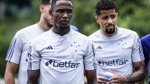 Foto: Gustavo Aleixo/Cruzeiro – João Pedro durante treinamento do Cruzeiro em 2023.