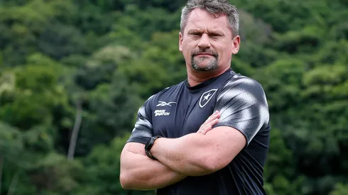 Fábio Matías vai precisar definir estratégia para encarar dois jogos importantes em um curto tempo. Foto: Vítor Silva/Botafogo