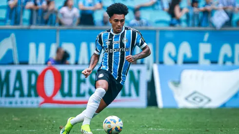 Du Queiroz chegou ao Grêmio nesta temporada após passagem pelo Zenit - Foto: Maxi Franzoi/AGIF