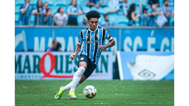 Du Queiroz chegou ao Grêmio nesta temporada após passagem pelo Zenit - Foto: Maxi Franzoi/AGIF
