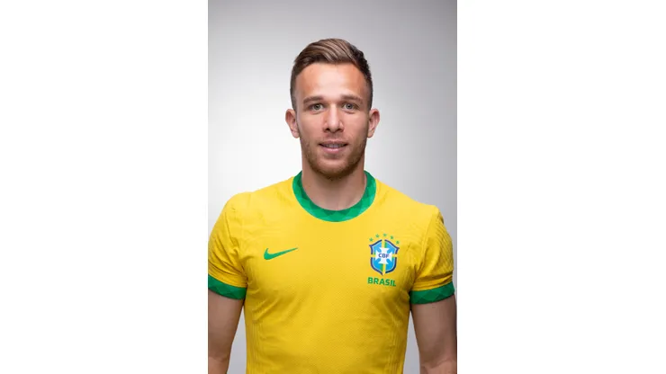 Novo uniforme da Seleção Brasileira. Arthur. Lucas Figueiredo/CBF. Jogador informou 'decisão' ao time de Porto Alegre.