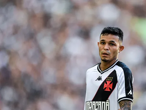 Adson é pego de surpresa e cobrança da torcida 'explode' nas redes sociais do Vasco 