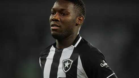 Patrick de Paula atuando no Botafogo em 2022