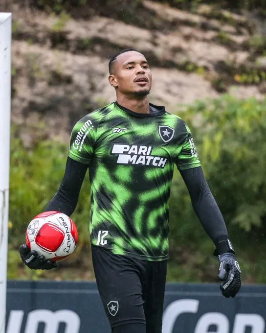 Foto: Reprodução/Arthur Barreto/ BFR – John nos treinamentos do Botafogo