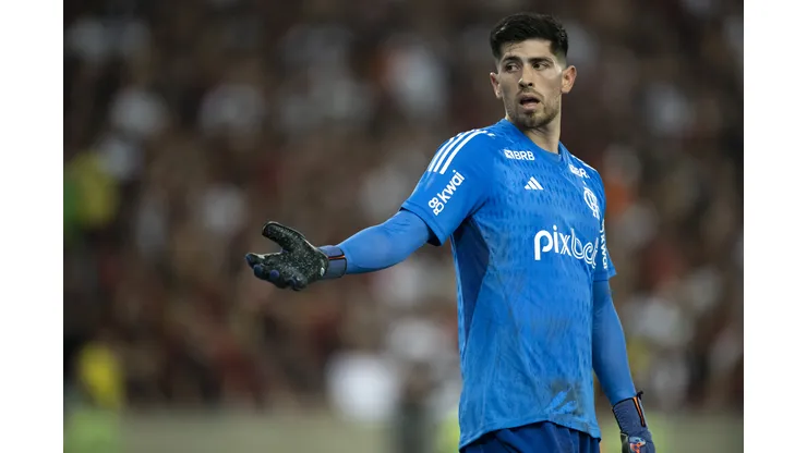 Rossi tem sido alvo de brincadeiras pelo pouco trabalho que tem tido na meta do Flamengo.