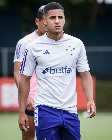 Foto: Reprodução/Gustavo Aleixo/Cruzeiro – Fernando treinando com o profissional Cruzeiro
