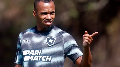 Foto: Vítor Silva/Botafogo - Marlon Freitas, que estava na mira do Vasco, em treinamento do Botafogo.