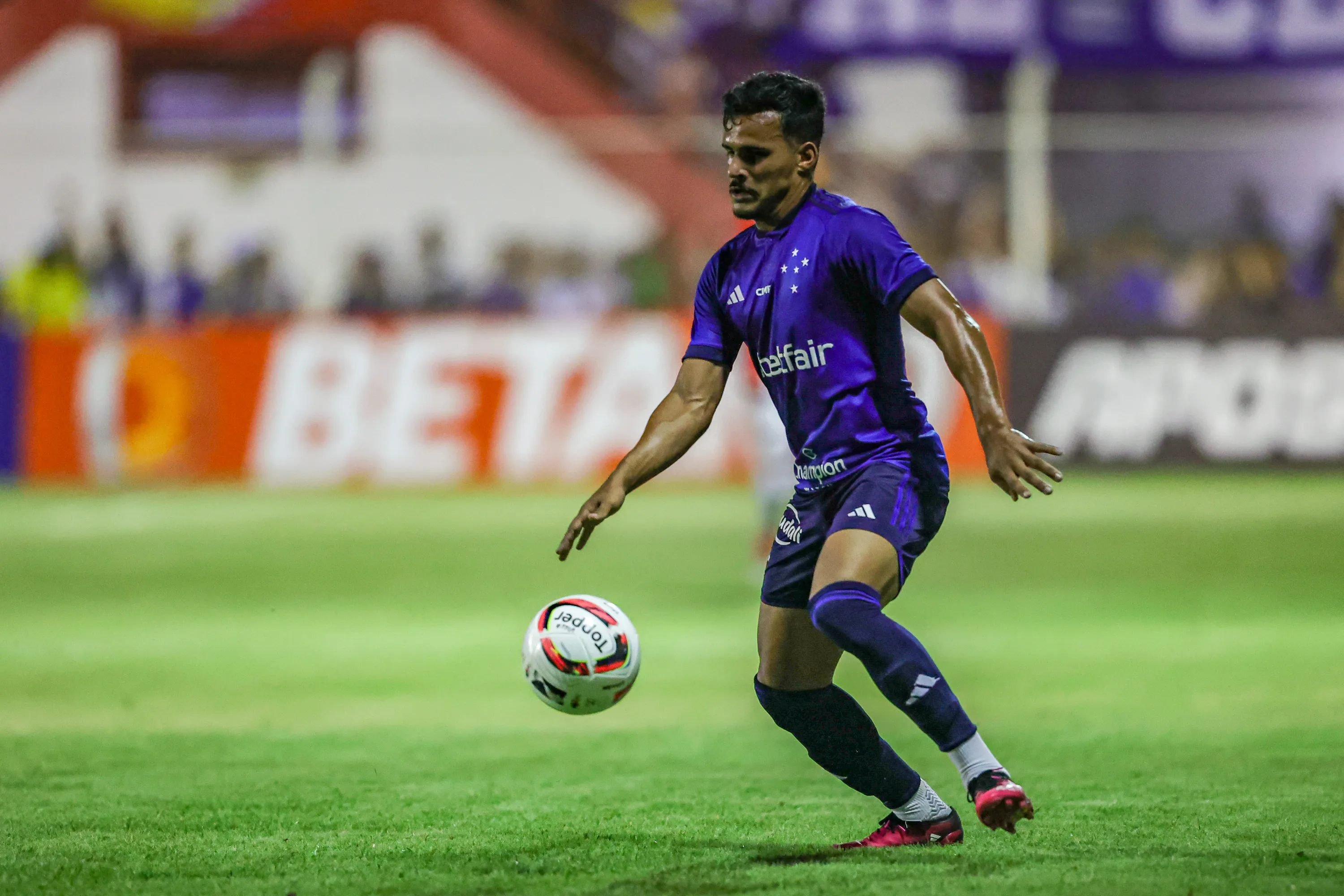 Kaiki jogador do Cruzeiro durante partida contra o Villa Nova no estádio Castor Cifuentes pelo campeonato Mineiro 2023. Foto: Gilson Junio/AGIF