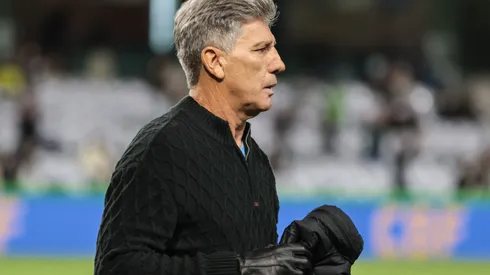 Renato Gaúcho em partida pelo Brasileirão 2023. Treinador pode ganhar retorno de jogador – Foto: Robson Mafra/AGIF
