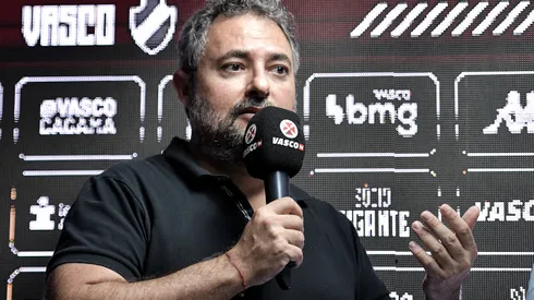 Foto: Thiago Ribeiro/AGIF - Alexandre Mattos durante coletiva de apresentação de Clayton Silva.
