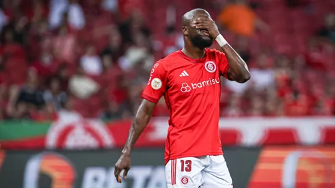Enner Valencia,já teve uma contusão no mesmo pé duarante um Gre-Nal. Foto: Maxi Franzoi/AGIF