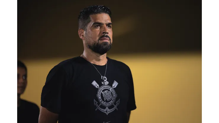 António Oliveira, em partida contra o São Bernardo. Treinador conta com alguns desfalques - Foto: Ettore Chiereguini/AGIF