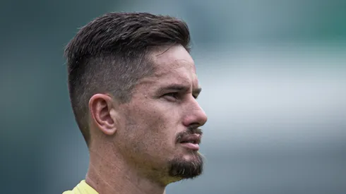 Tadeu goleiro do Goias durante partida contra o Vila Nova-GO no estadio Serrinha pelo campeonato Goiano 2024. Atleta não será contratado. Foto: Isabela Azine/AGIF