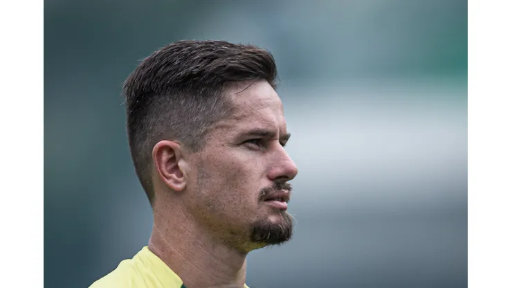 Tadeu goleiro do Goias durante partida contra o Vila Nova-GO no estadio Serrinha pelo campeonato Goiano 2024. Atleta não será contratado. Foto: Isabela Azine/AGIF