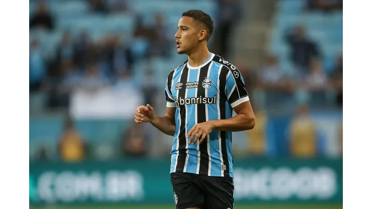 Gustavo Martins jogador do Grêmio - Foto: Pedro H. Tesch/AGIF