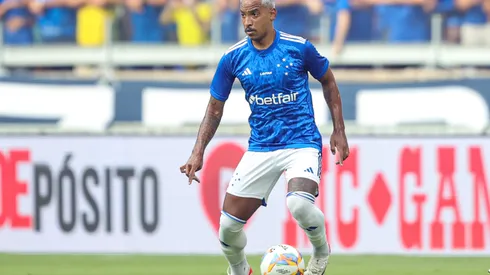 Foto: Gilson Lobo/AGIF - Matheus Pereira durante o confronto contra a Tombense no Campeonato Mineiro.