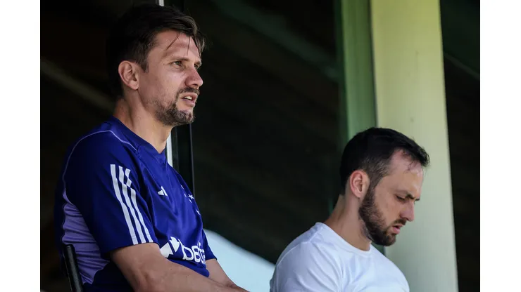 Foto: Gustavo Aleixo/Cruzeiro - Paulo André durante treinamento do Cruzeiro no dia 27 de novembro de 2023.