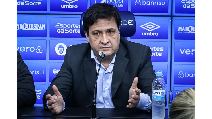 Alberto Guerra presidente do Grêmio em coletiva -Foto: Maxi Franzoi/AGIF