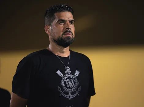António Oliveira toma decisão inesperada e assunto 'bomba' no Corinthians
