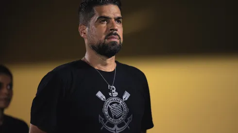 António Oliveira faz novo pedido no Corinthians.