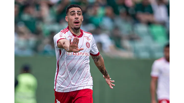 Foto: Isabela Azine/AGIF - Gabriel durante partida com a camisa do Internacional.