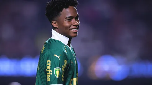 Endrick em campo pelo Palmeiras. Atacante vai para o Real Madrid em breve - Foto: Ettore Chiereguini/AGIF